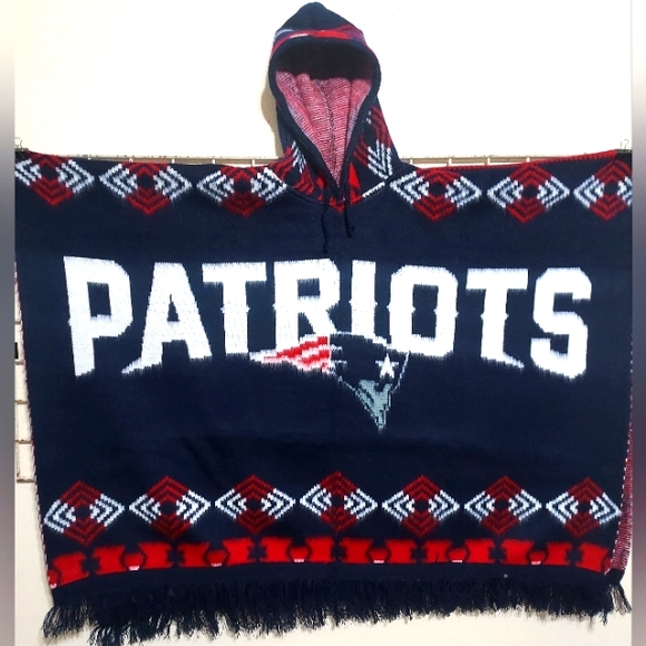 New England Patriots Hooded Poncho - Picture 1 of 2